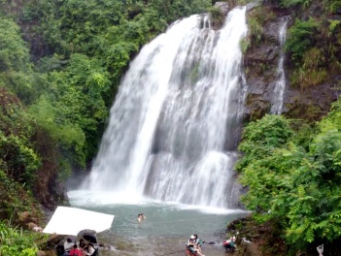 探秘山水：平桂深山瀑布群的野趣与新生