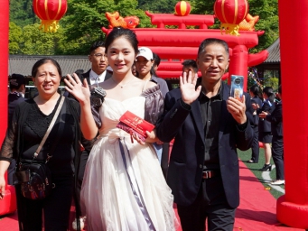 汶川：200多名高三学子举行“成人礼”致青春