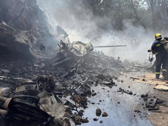 印度一客机起飞不久后坠毁 现场画面曝光