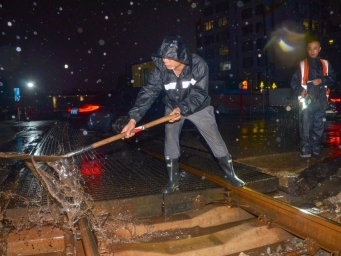 多地暴雨来袭 三部门调拨中央救灾物资援豫鄂